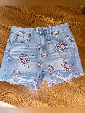 Daisy Distressed Shorts Size 7